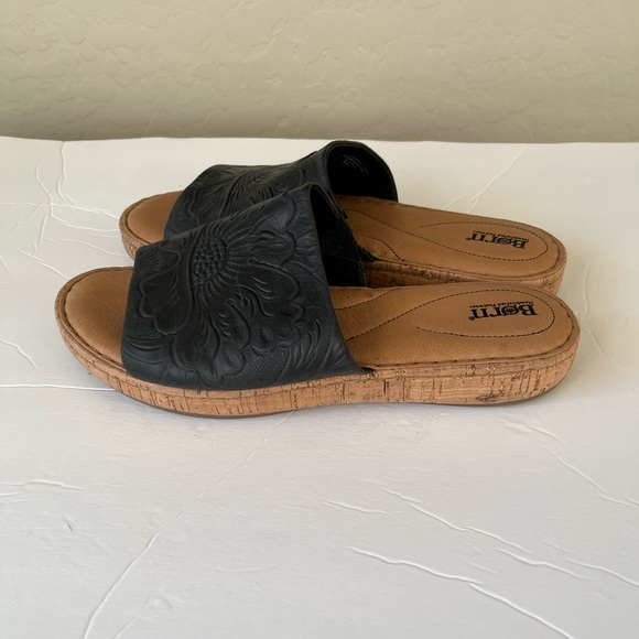 Born Rio Tooled Embossed Leather Strap Wedge Slide Sandals Size Women’s 11 Black - Picture 4 of 6